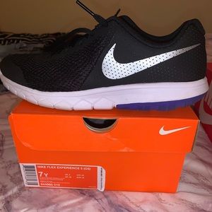 Black Nike Flex Experience.